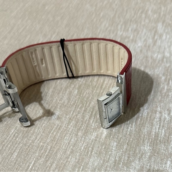 Gc Guess Collection Red Leather Signature Watch. - Picture 4 of 9
